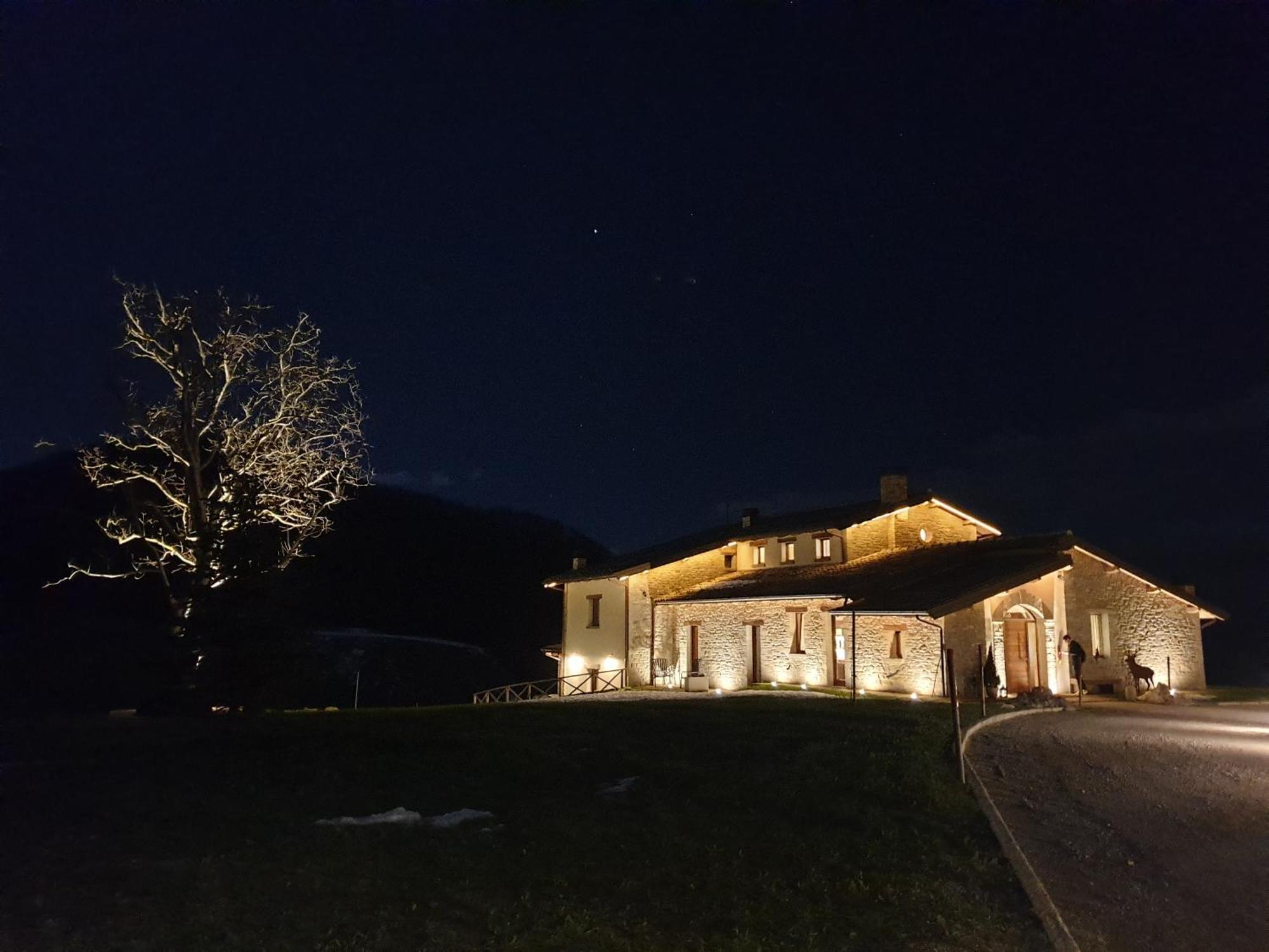 ホテル Aura Relais ウルビーノ エクステリア 写真