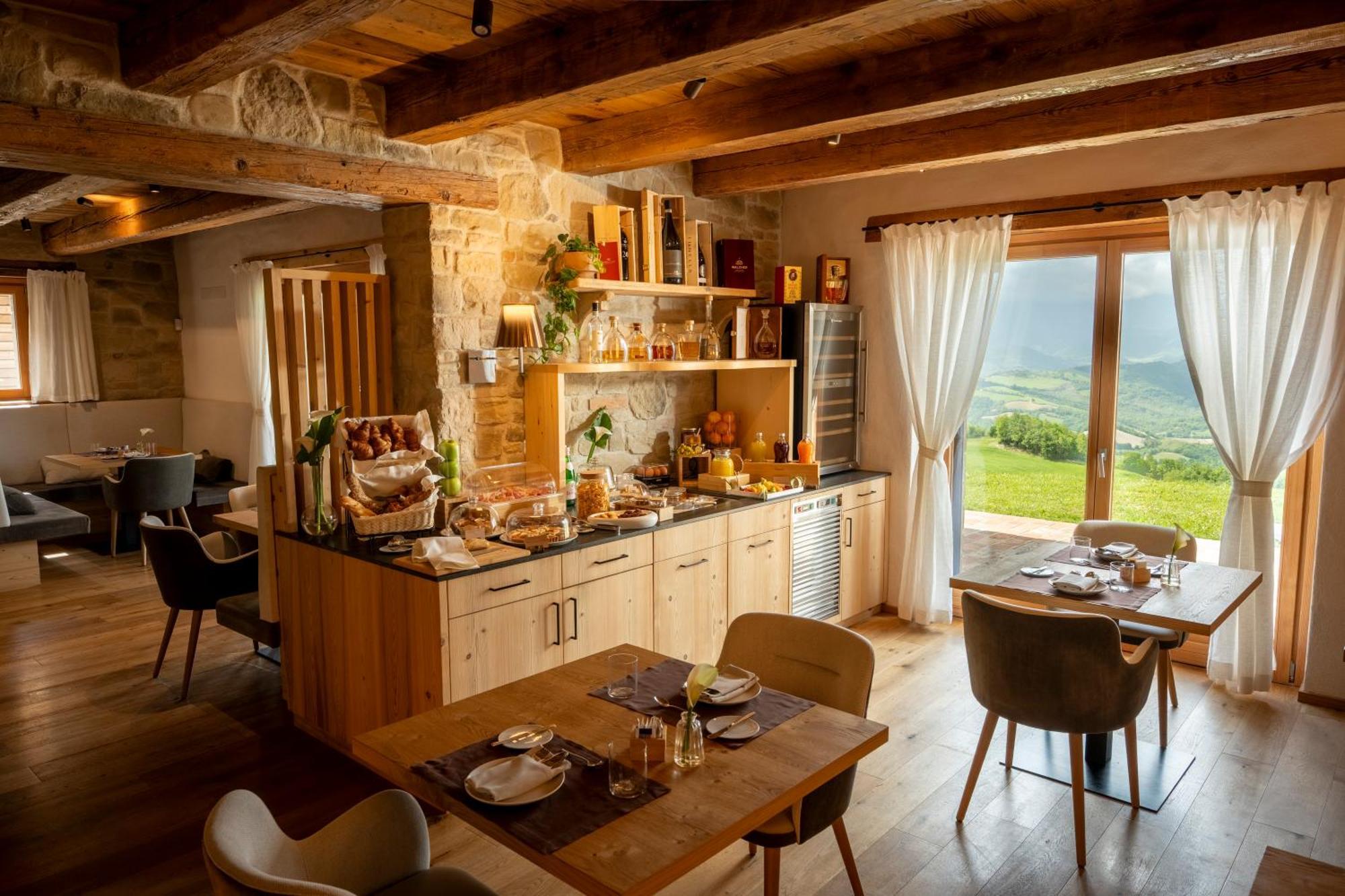 ホテル Aura Relais ウルビーノ エクステリア 写真